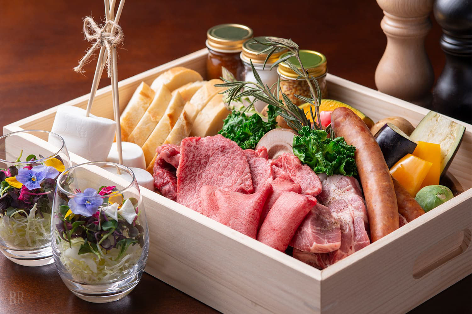 杓子山Mt.Shakushi Gateway Camp 提供的甲州葡萄酒牛豪華露營 BBQ
