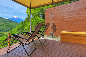 杓子山Mt.Shakushi Gateway Camp 戶外桑拿附設的戶外休憩露台